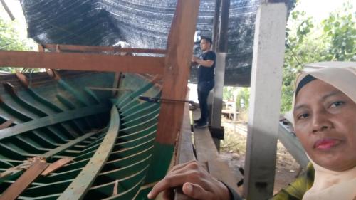 Architecture-students-study-visit-at-boat-making-in-Terengganu